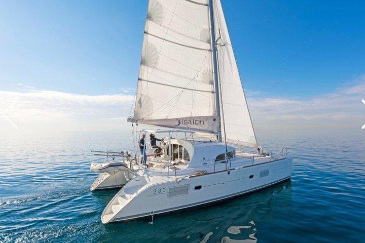 Ibiza e Formentera Catamaran Day Charter com o Skipper