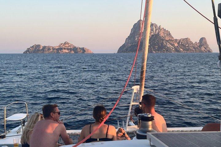 Ibiza e Formentera Catamaran Day Charter com o Skipper