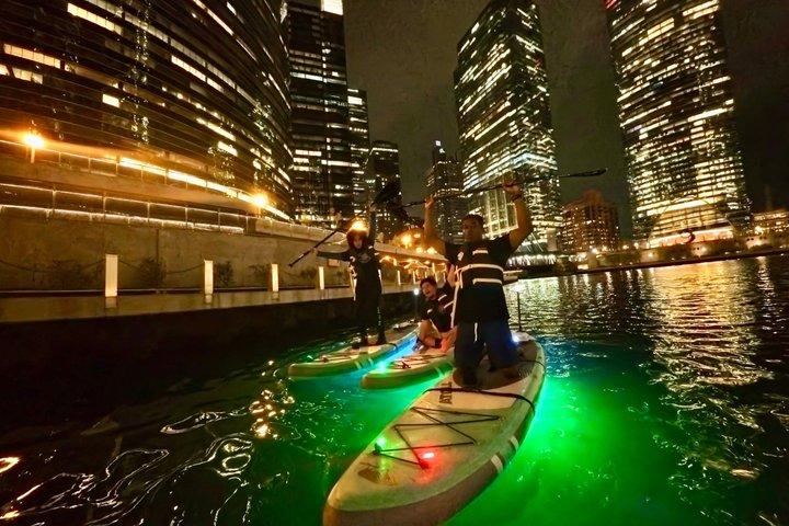 移動DJ付きゴールデンアワー電動パドルボードツアー