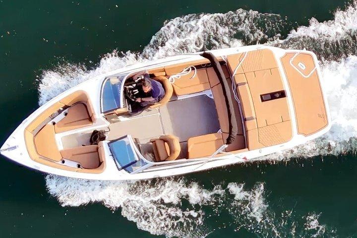 2 horas con lancha motora Bowrider Limousine en el Lago de Como
