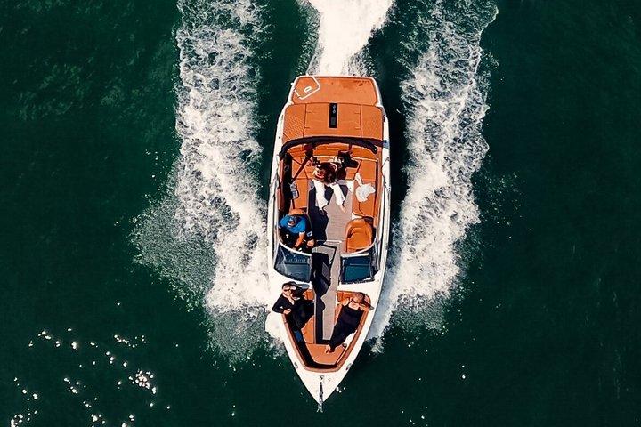 2 horas con lancha motora Bowrider Limousine en el Lago de Como