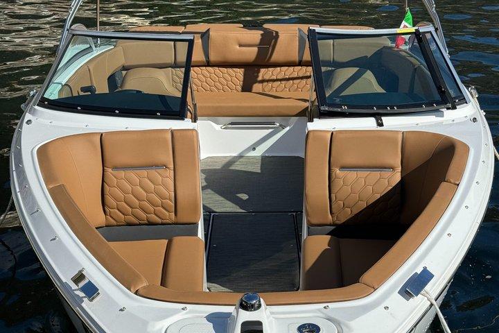 2 horas con lancha motora Bowrider Limousine en el Lago de Como
