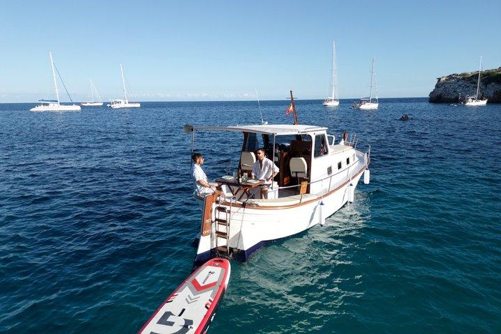 Visite privée par LLAÜT à Calo d'es Moro en 2 heures