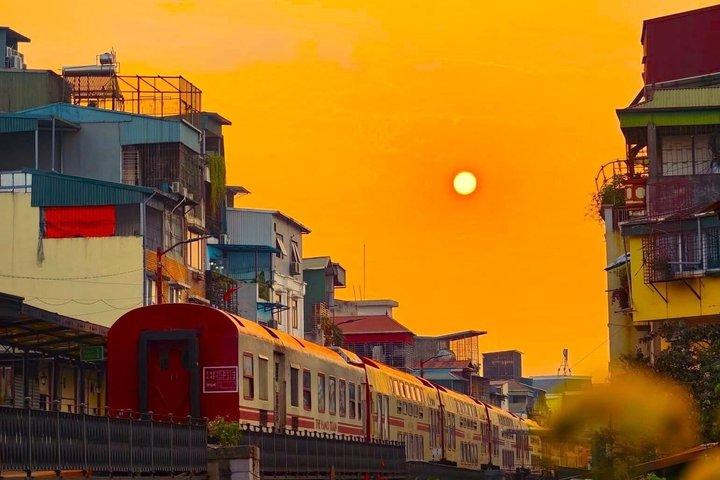 Hanoi City Cycling Tour: West Lake, Old Quarter & Sites Culturais
