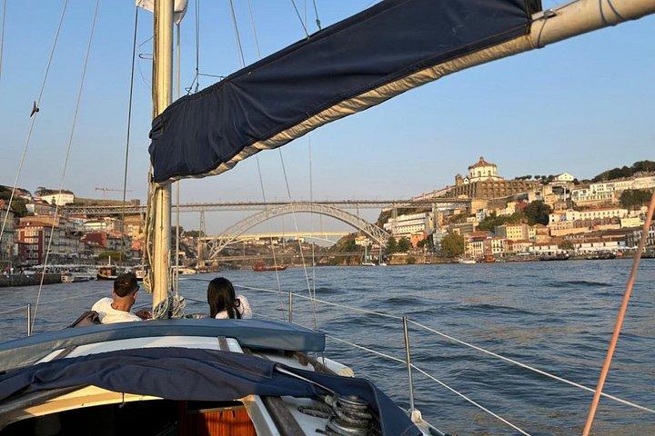 ポルト：ポルト・ドウロ・クルーズ（ポートワイン付）、昼間または日没、