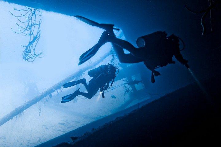 Tauchen in Budva : Bootserlebnis & Unterwassertunnel