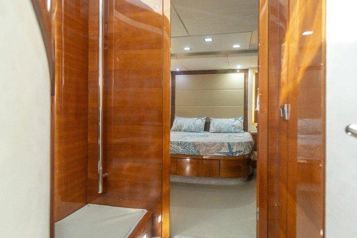 Luxusyacht in Miami mit Jetski