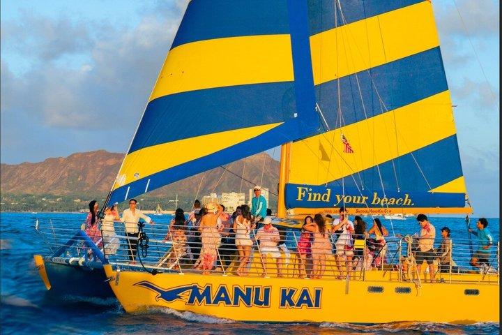 Belle voile de coucher de soleil de catamaran de 90 minutes avec des boissons!