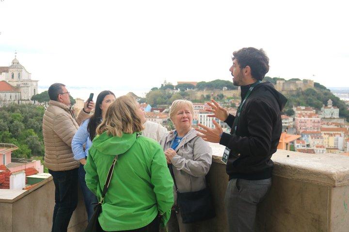 Lisbon: Private Electric Tuk-Tuk Tour–Alfama & Scenic Viewpoints