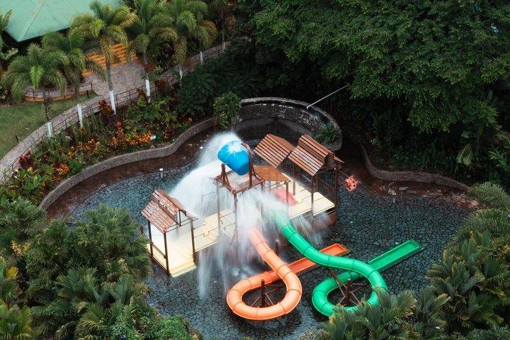 La Fortuna Kalambu Hot Springs and Water Park Ticket with Lunch