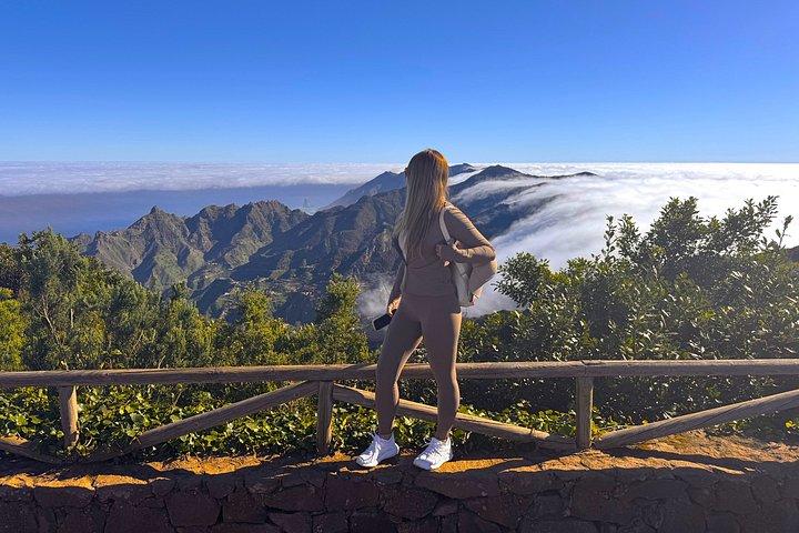 アナガ山脈と魅惑の森、テネリフェハイキングツアー