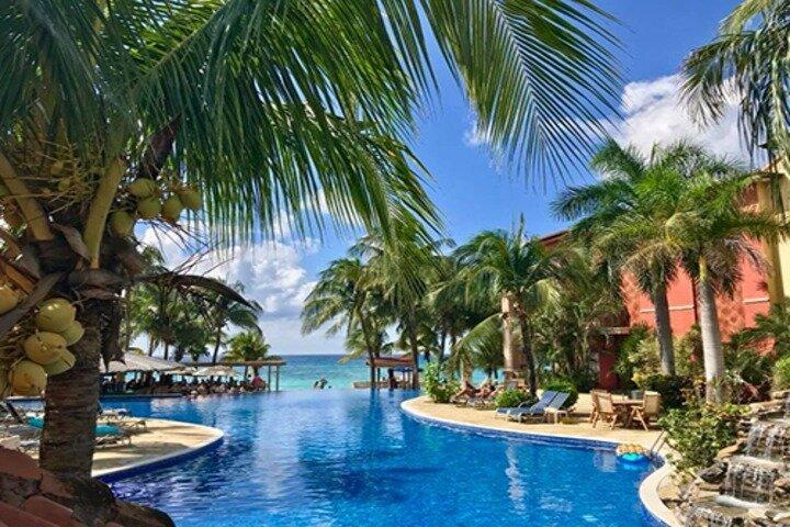 Roatán Infinity Bay Resort All Inclusive, Chocolade & Rum proeven