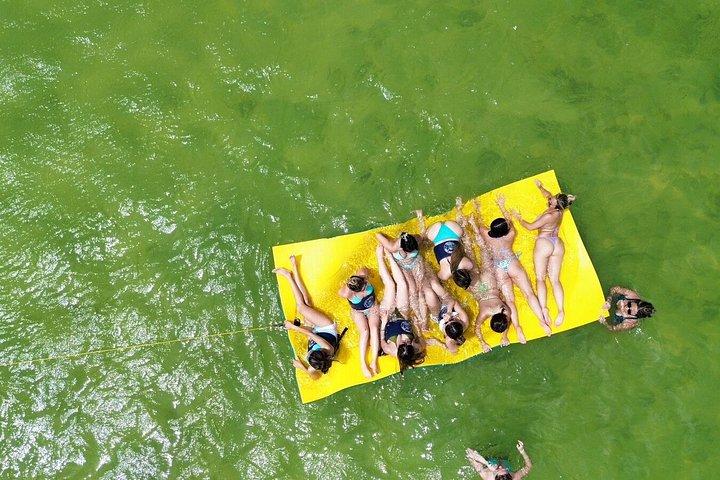 オープンバークリスタルターコイズの海とプンタカナシュノーケルパーティーボート