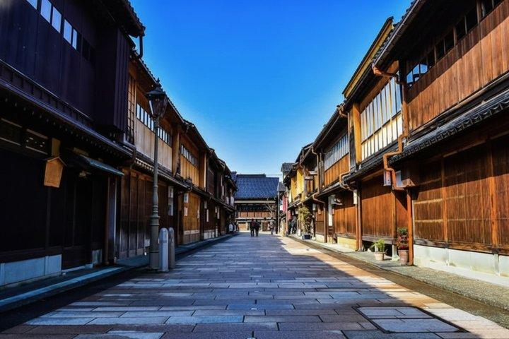 Kanazawa: Private Custom Tour with Local Guide