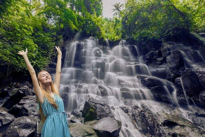 バリ島のパケリサン川チュービングアドベンチャー