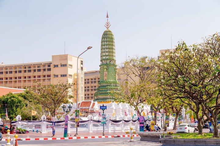 ワット・パークナム寺院とフラワーマーケットへのロングテールボートツアー