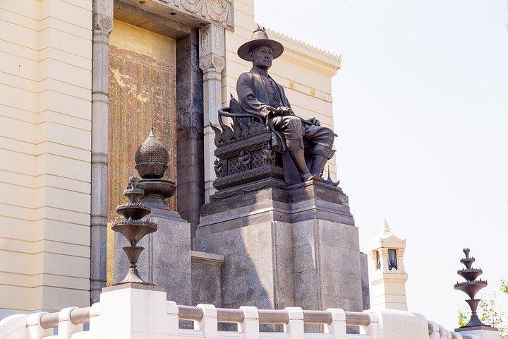 ワット・パークナム寺院とフラワーマーケットへのロングテールボートツアー