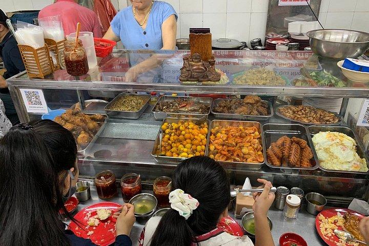 ダナン市試食ローカルストリートフードプライベートツアー学生付き