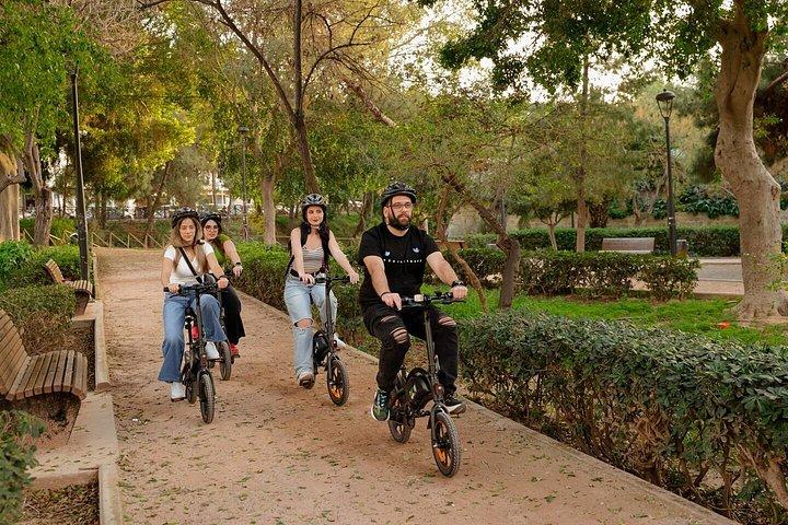 イラクリオンのクレタン料理Eバイクアドベンチャー