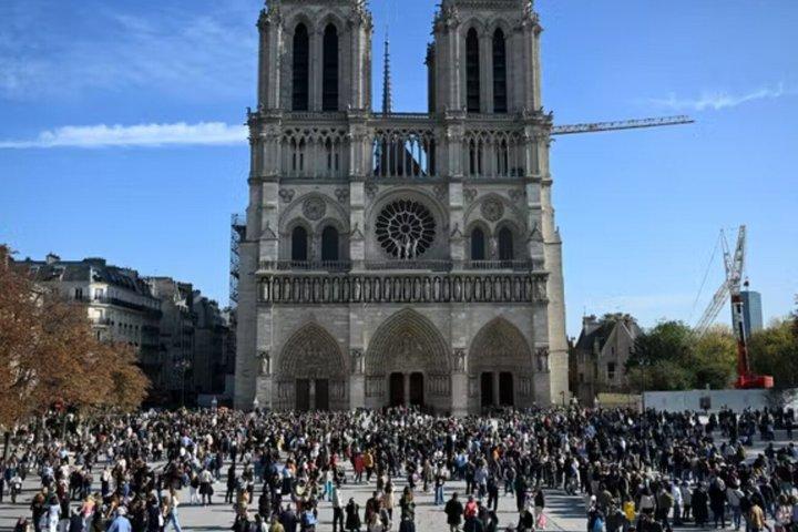 Notre Dame Walking Tour com Mini Photoshoot Paris