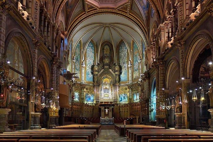 Montserrat Experience: Madonna, Museum & Scenic Train Journey