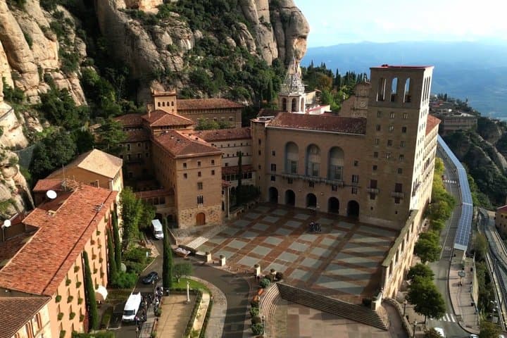 Montserrat Experience: Madonna, Museum & Scenic Train Journey
