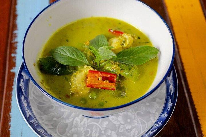 ジム・トンプソンの家ツアーとタイ料理体験