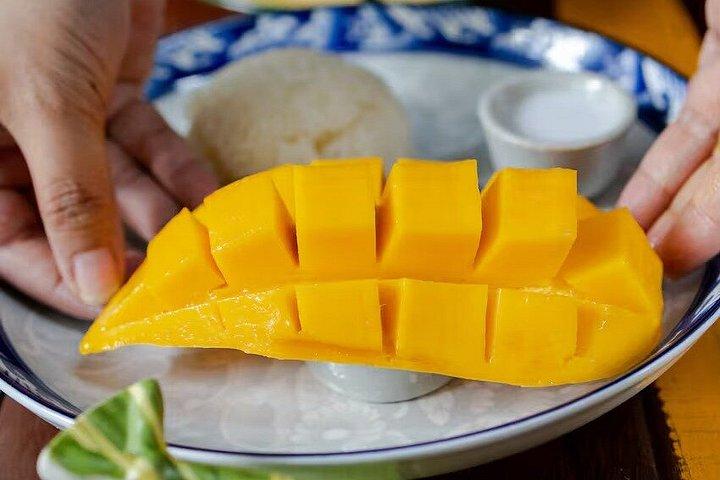 ジム・トンプソンの家ツアーとタイ料理体験