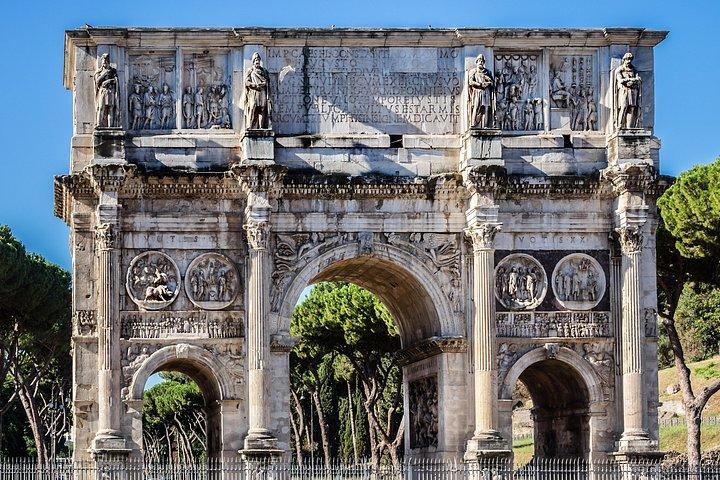 クルーズ旅行者のためのチヴィタヴェッキア港からのローマ探検