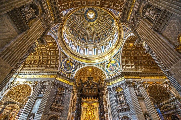 クルーズ旅行者のためのチヴィタヴェッキア港からのローマ探検