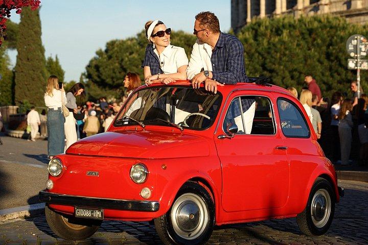 ローマでヴィンテージレッドフィアット500とプライベートフォトセッション