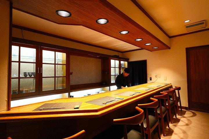 抹茶とお酒で東京のすし作り