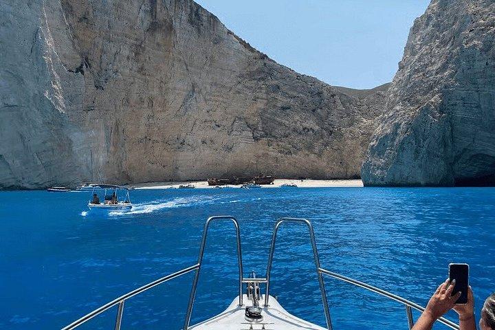 ザキントス島：フルアイランドクルーズ、ナバジオ＆青の洞窟