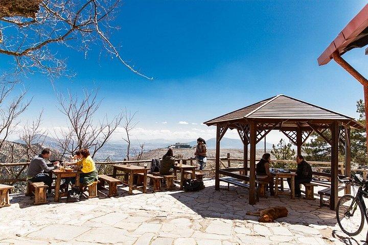 パルニタ山&バフィー避難&ベレツィ湖半日プライベートツアー