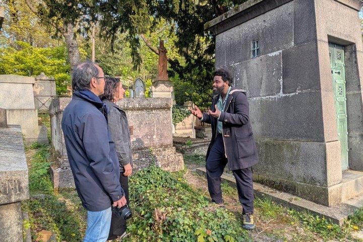 Paris: Père Lachaise Cemetery Guided Walking Tour