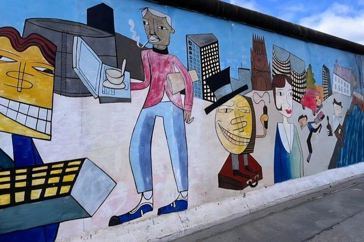 Kiez & Cultuur : Friedrichshain Local Walk & East Side Gallery