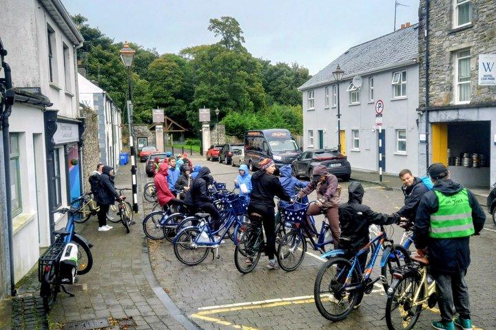 ガイド付きサイクリングツアー：バイクとヘリテージセンターでウェストポートを発見しよう