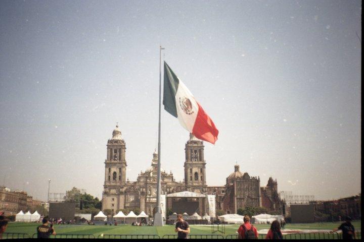 メキシコシティのアナログ写真ウォーキングツアー歴史と文化を捉える
