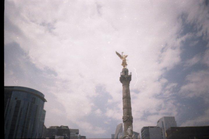 メキシコシティのアナログ写真ウォーキングツアー歴史と文化を捉える