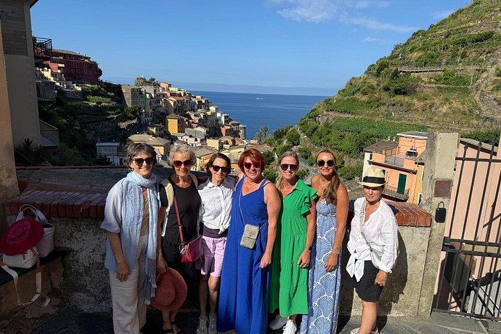 プライベートチンクエ・テッレ日帰り旅行と2つの町を結ぶフェリー