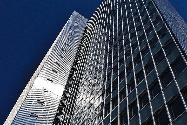 モダンなデュッセルドルフ-アイコニックな建築と風光明媚なウォーターフロントを探索