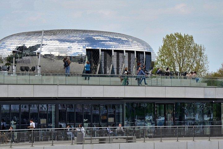 モダンなデュッセルドルフ-アイコニックな建築と風光明媚なウォーターフロントを探索