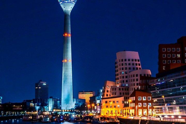 モダンなデュッセルドルフ-アイコニックな建築と風光明媚なウォーターフロントを探索