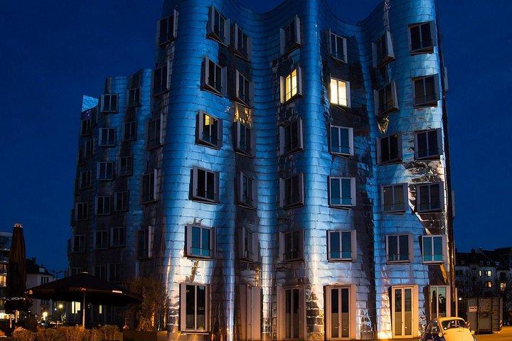 モダンなデュッセルドルフ-アイコニックな建築と風光明媚なウォーターフロントを探索