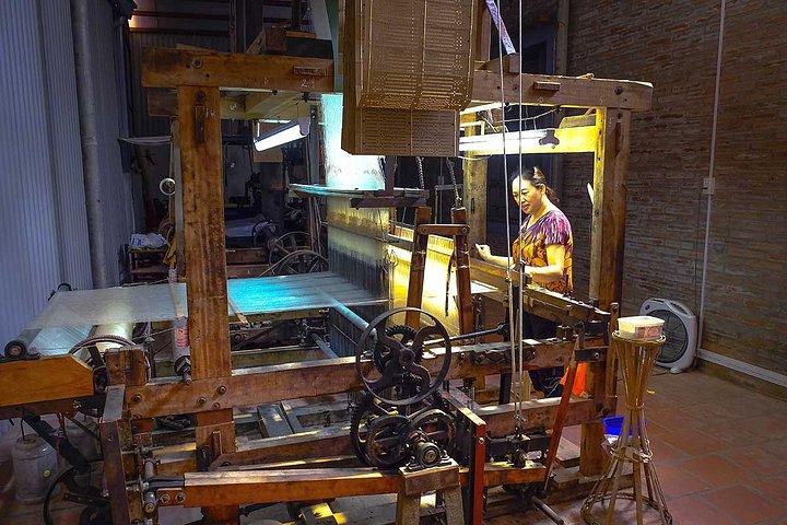 ハノイ：ヴァンフックシルク、ズオンラム古代村プライベートディスカバリー
