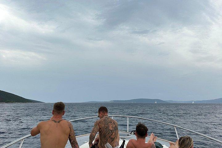 Private Escape to Blue cave and islands from Split