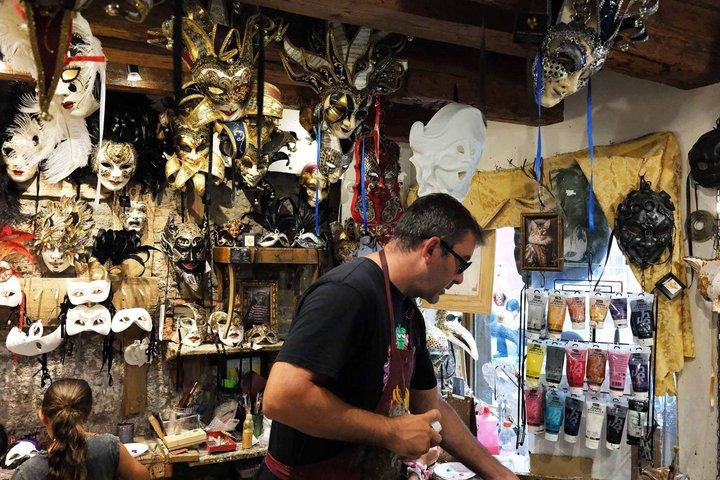 Venetian Carnival Mask Making Class em Veneza, Itália