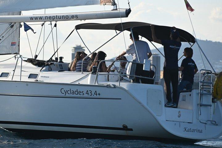 バルセロナのプライベートセーリングツアー（飲み物とスナック付き）