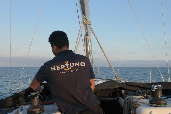 バルセロナのプライベートセーリングツアー（飲み物とスナック付き）