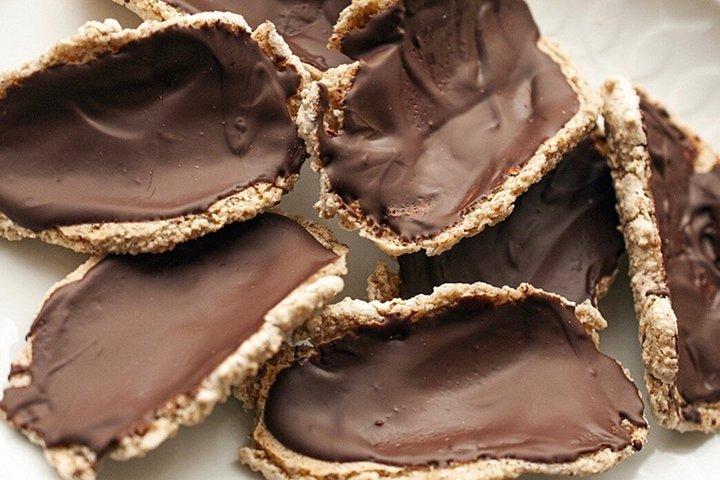マテーラ：サッシ地区の洞窟で地元の特産品とワインを味わう